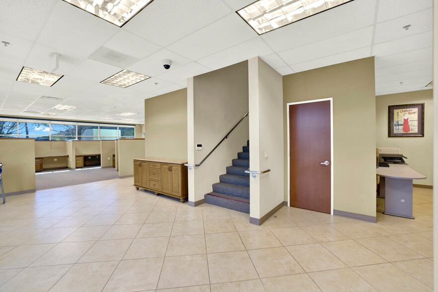 232 Avenida Fabricante, San Clemente, CA à louer - Photo du bâtiment - Image 3 de 10