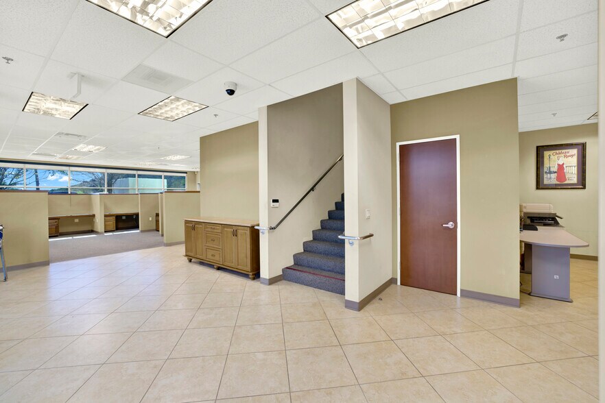 232 Avenida Fabricante, San Clemente, CA à louer - Photo du bâtiment - Image 3 de 10