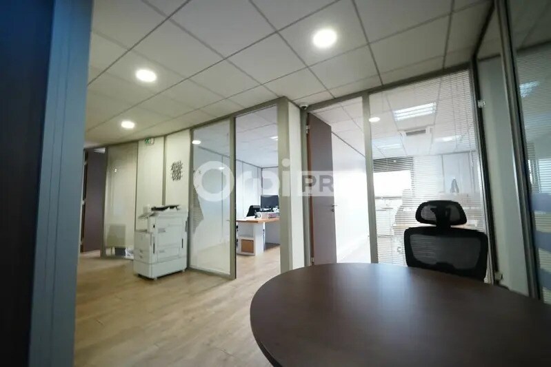 Bureau dans Rillieux-la-Pape à louer - Photo du bâtiment - Image 3 de 11