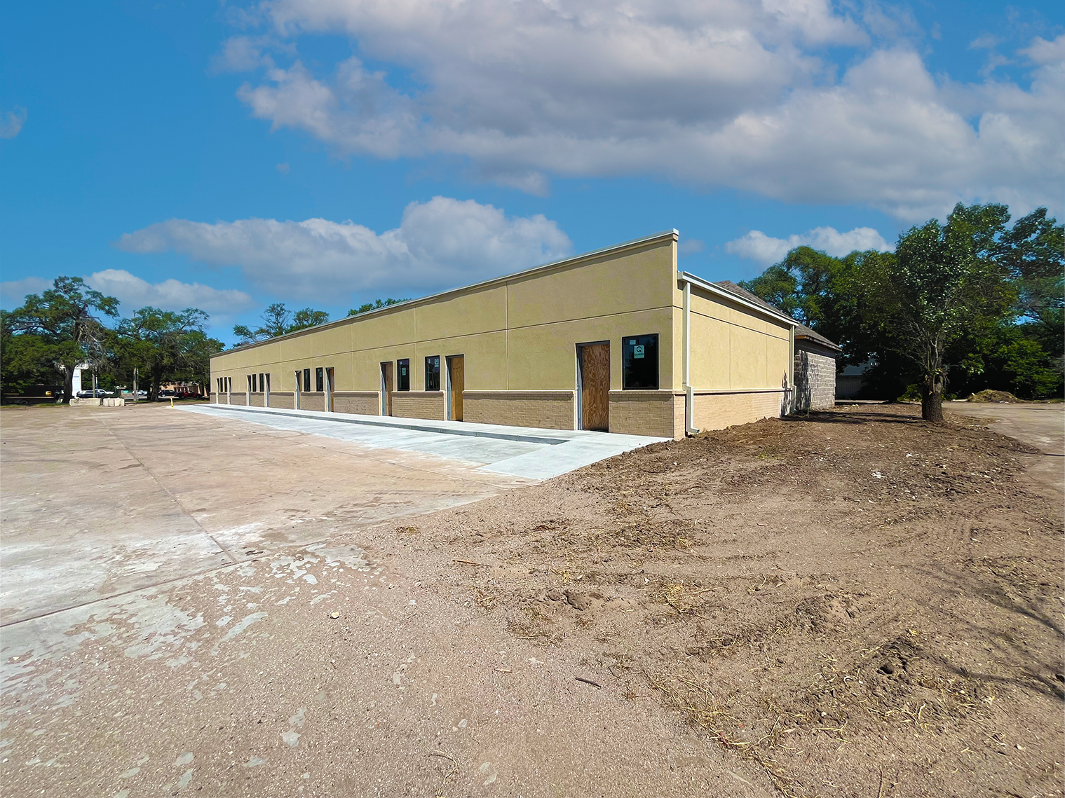 4608 W Maple St, Wichita, KS for lease Primary Photo- Image 1 of 7