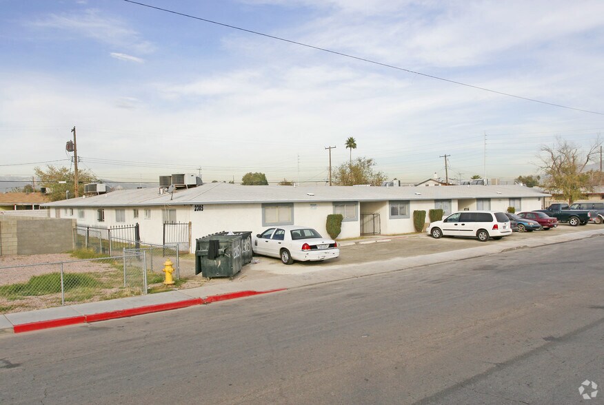2305 Statz St, North Las Vegas, NV à vendre - Photo du bâtiment - Image 3 de 4