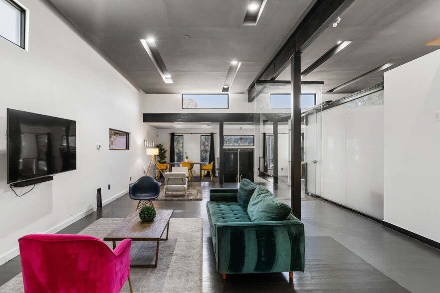 175 Moreland Ave SE, Atlanta, GA for sale - Interior Photo - Image 3 of 43