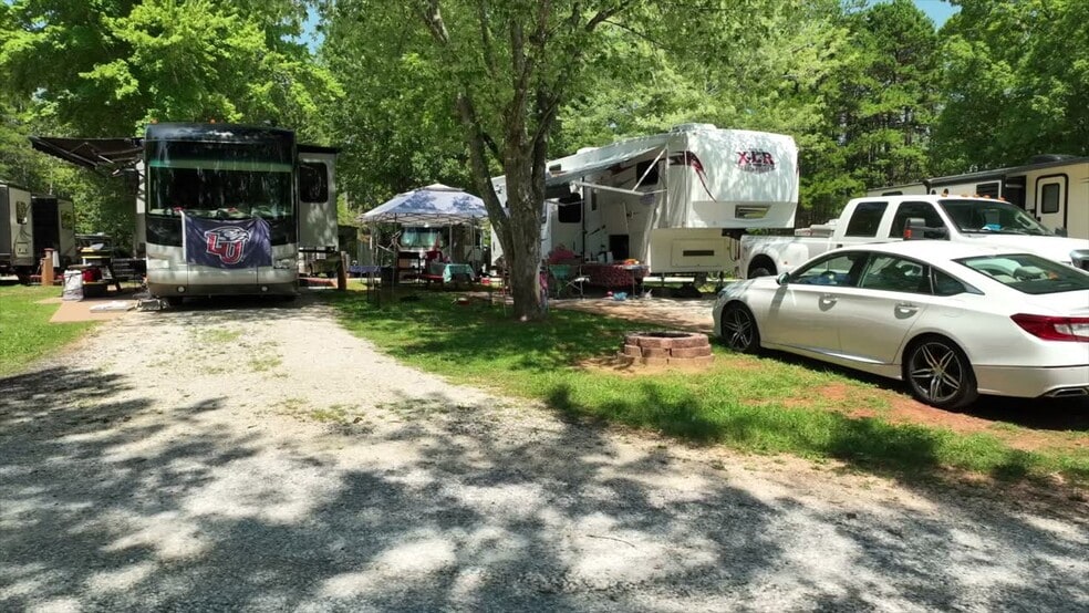 1105 W Lake Rd, Spout Spring, VA à vendre - Vidéo sur l’inscription commerciale - Image 2 de 63