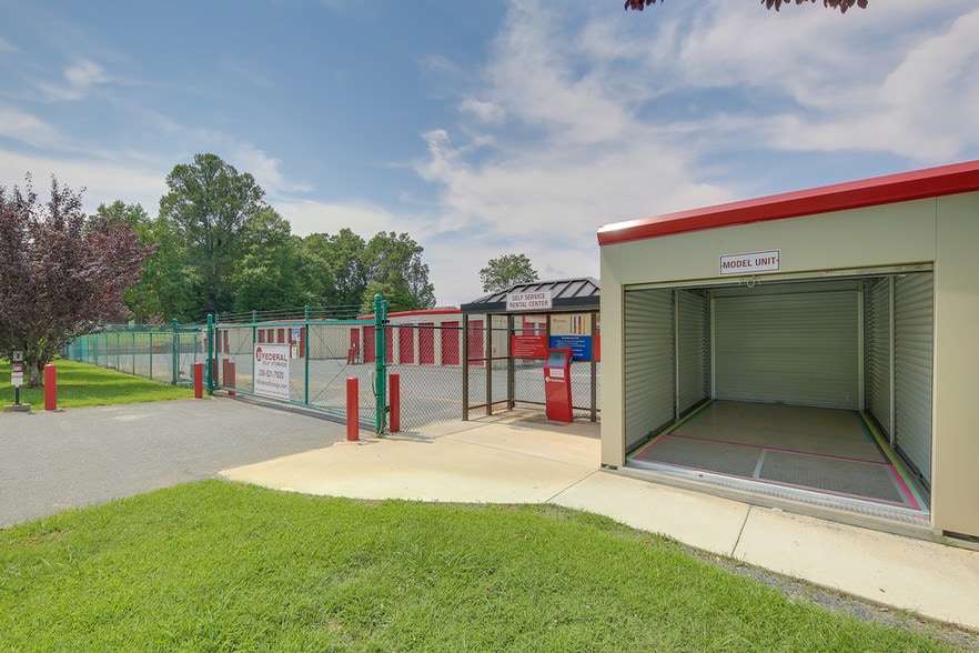 1825 N Fayetteville St, Asheboro, NC à vendre - Photo du bâtiment - Image 2 de 9