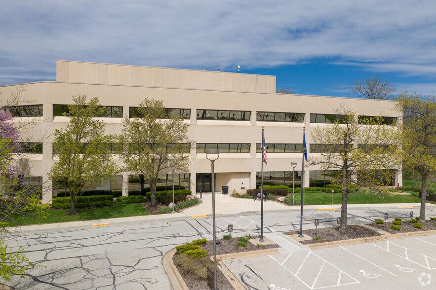 10800 Farley St, Overland Park, KS for lease - Building Photo - Image 2 of 6