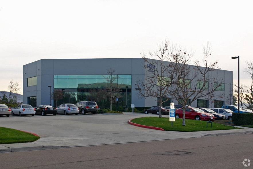 1825 Gillespie Way, El Cajon, CA à louer - Photo du bâtiment - Image 2 de 5