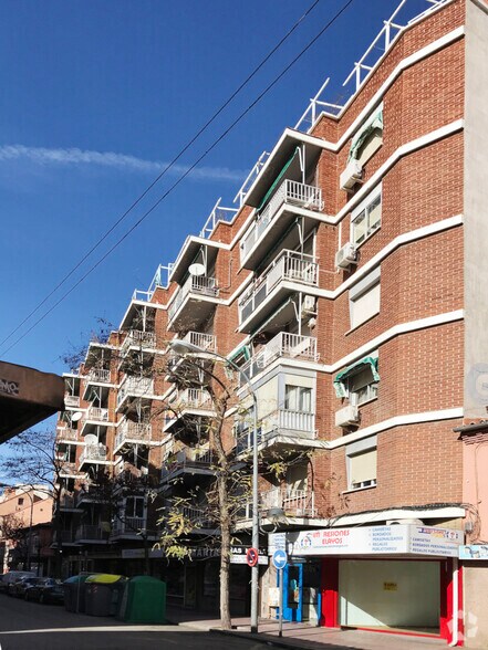 Calle Teniente Ruiz, 15, Alcalá de Henares, Madrid à louer - Photo du bâtiment - Image 2 de 3