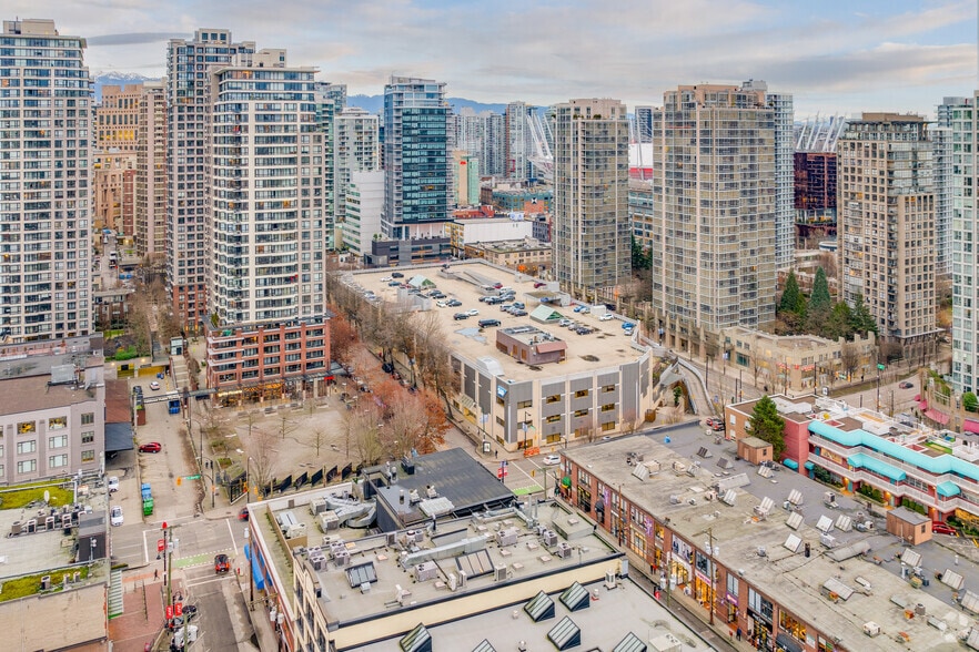 910 Mainland St, Vancouver, BC for lease - Aerial - Image 2 of 3