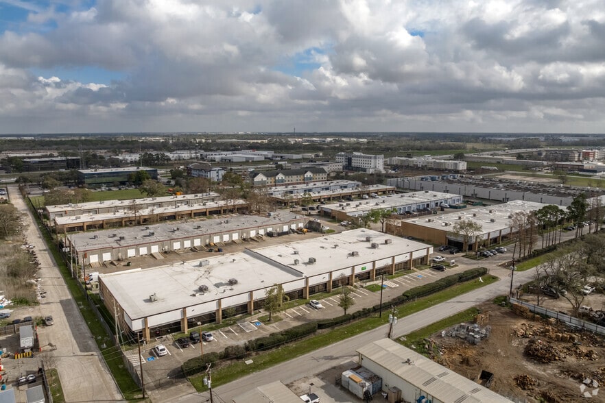 1400 N Sam Houston Pky E, Houston, TX for lease - Primary Photo - Image 1 of 10