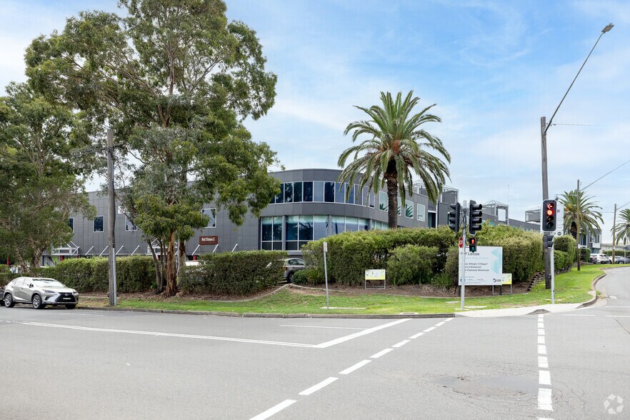 4 Brunker Rd, Chullora for lease - Building Photo - Image 2 of 6
