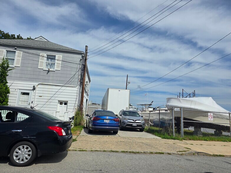 105 Eastern Pky, Baldwin, NY à louer - Photo du bâtiment - Image 3 de 14