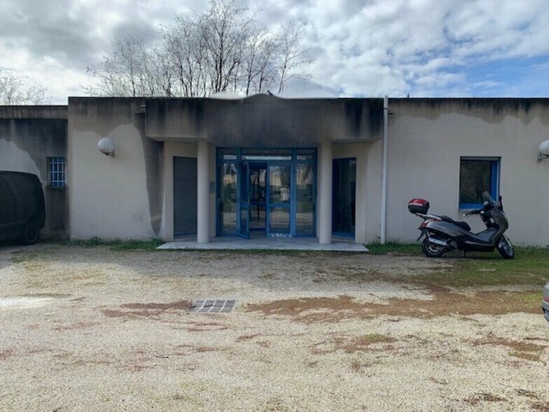 Bureau dans Avignon à vendre - Photo du bâtiment - Image 2 de 12