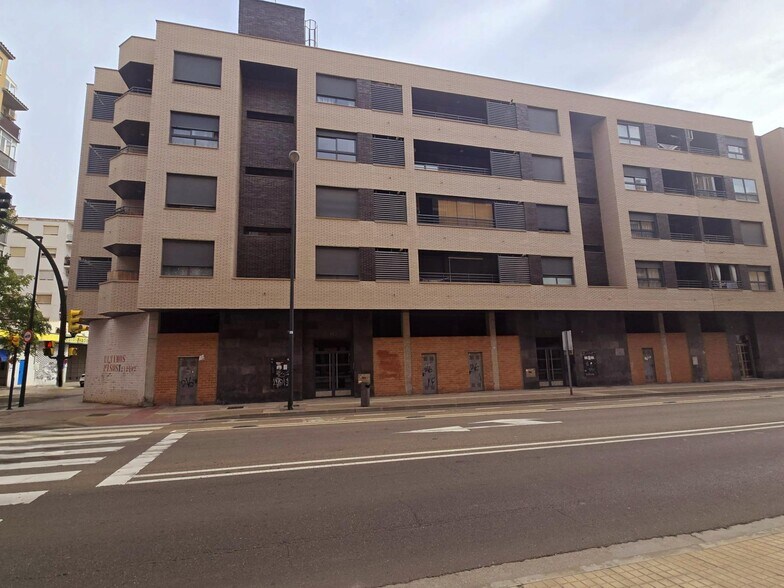 Calle de Miguel Servet, 115, Zaragoza, Zaragoza à louer - Photo du bâtiment - Image 2 de 5