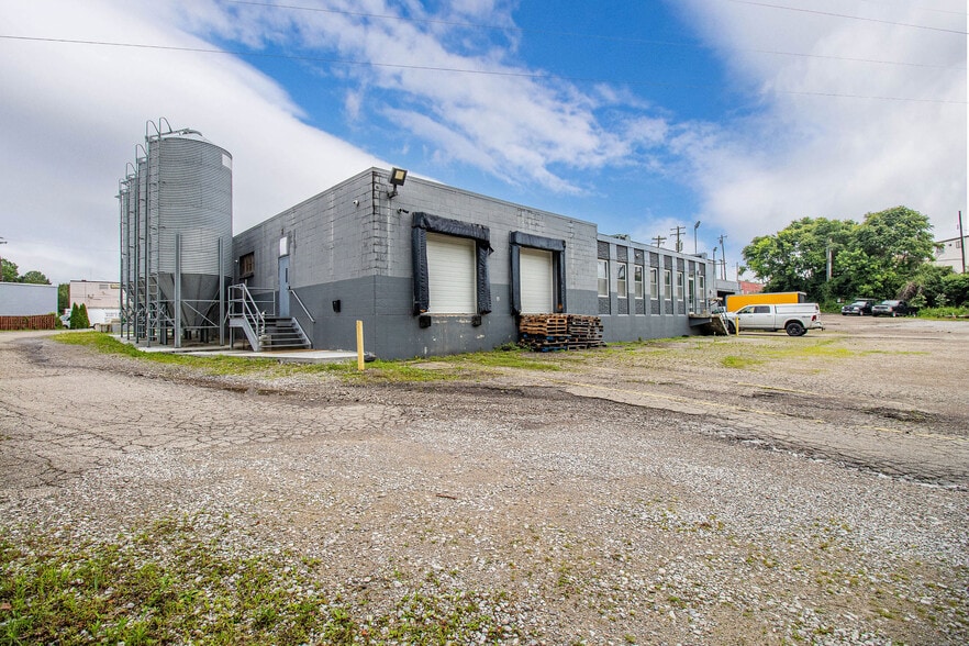 3717 Jonlen Dr, Fairfax, OH for lease - Building Photo - Image 3 of 37