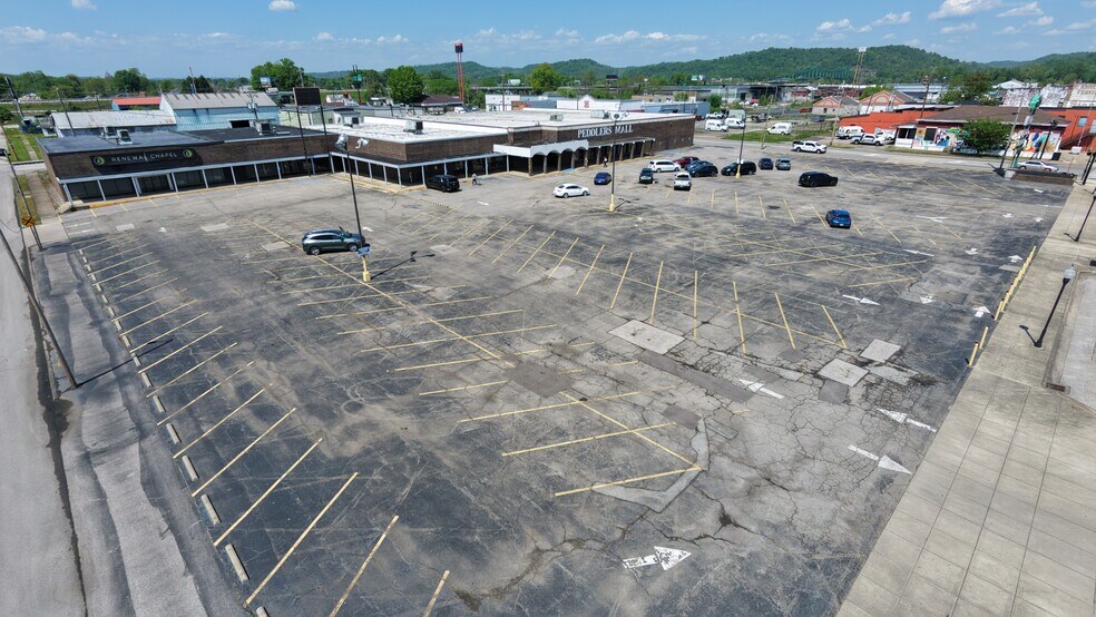800-830 14th St W, Huntington, WV à louer - Photo du bâtiment - Image 3 de 4