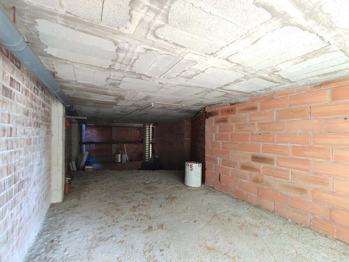 Manresa, BAR 08243 - Unit - -  - Interior Photo - Image 2 of 6