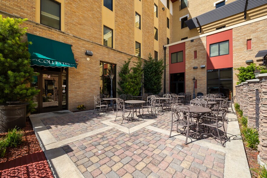 202 S 1st St, Harlingen, TX à louer - Photo du bâtiment - Image 3 de 15