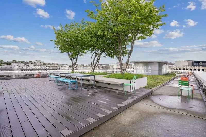 Office in Levallois-Perret for lease - Building Photo - Image 2 of 2