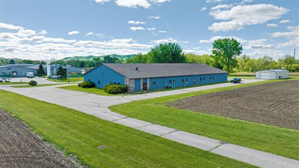 16771 S 15th St, Galesville, WI à vendre - Photo du bâtiment - Image 3 de 70