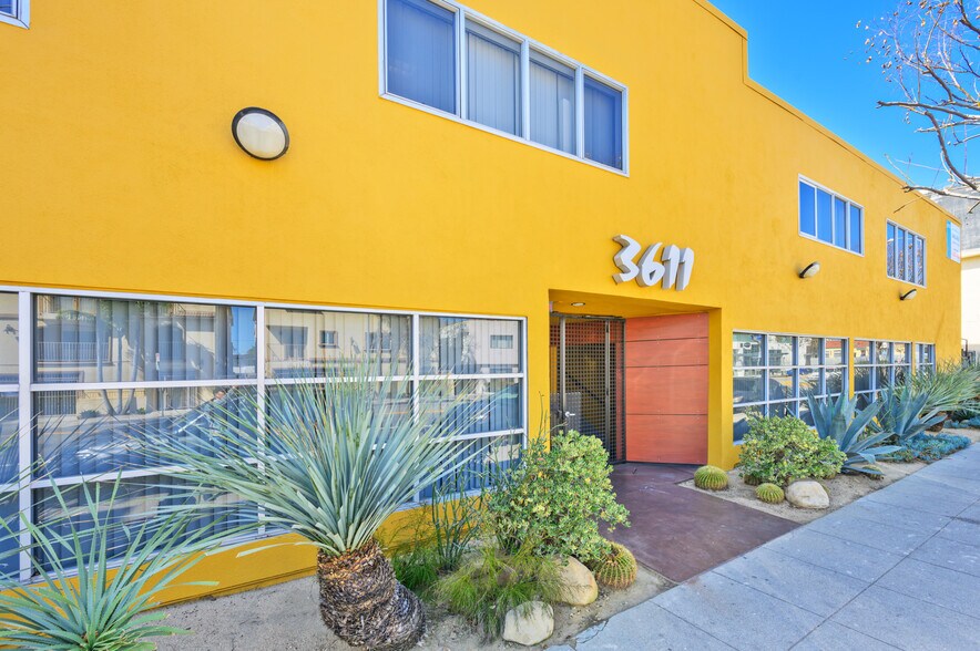 3611 Motor Ave, Los Angeles, CA à vendre - Photo du bâtiment - Image 1 de 29