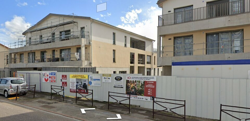 Retail in Saint Bonnet De Mure for lease - Building Photo - Image 2 of 2