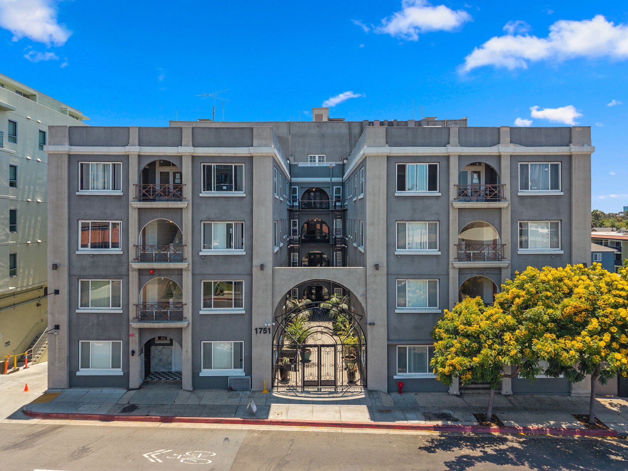 1751 University Ave, San Diego, CA à vendre Photo principale- Image 1 de 29