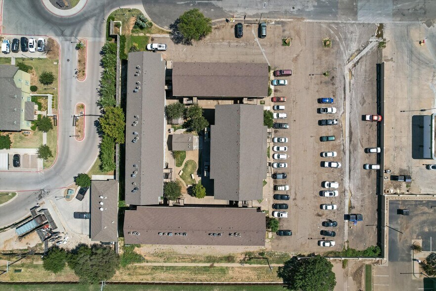 306 Toledo Ave, Lubbock, TX à vendre - Photo du bâtiment - Image 2 de 24