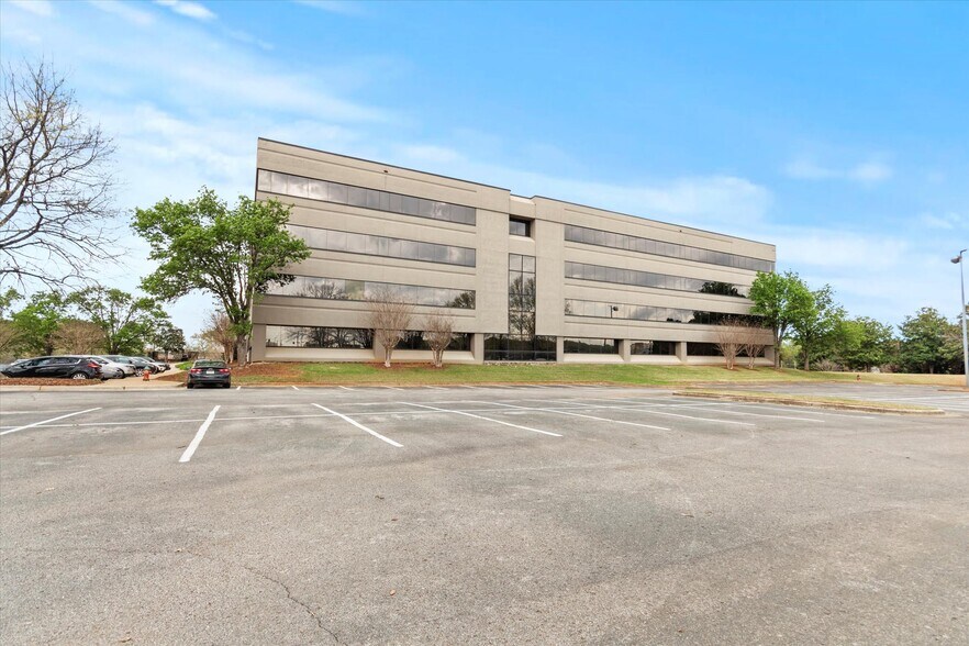 215 Wynn Dr, Huntsville, AL à vendre - Photo du bâtiment - Image 3 de 15