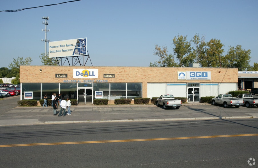 221-225 Locust St, Hartford, CT for lease - Building Photo - Image 2 of 5