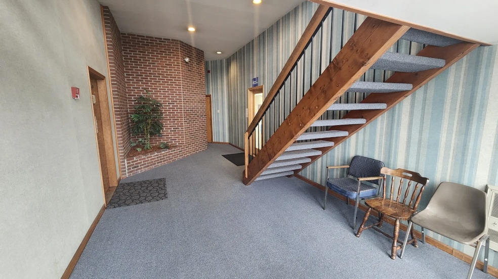 4 Birch St, Derry, NH for sale - Interior Photo - Image 3 of 15