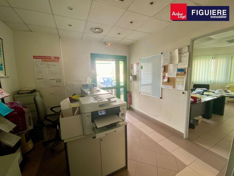 Office in Salon-de-Provence for lease - Building Photo - Image 1 of 8