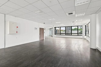 163-167 Avenue Georges Clemenceau, Nanterre for lease Building Photo- Image 2 of 8