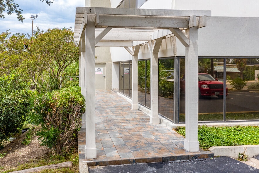 7461 Callaghan Rd, San Antonio, TX à louer - Photo du bâtiment - Image 2 de 6