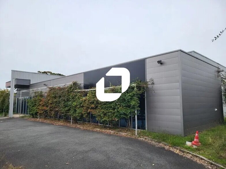 Local d'activités dans VILLENAVE-D'ORNON à vendre - Photo du bâtiment - Image 1 de 16