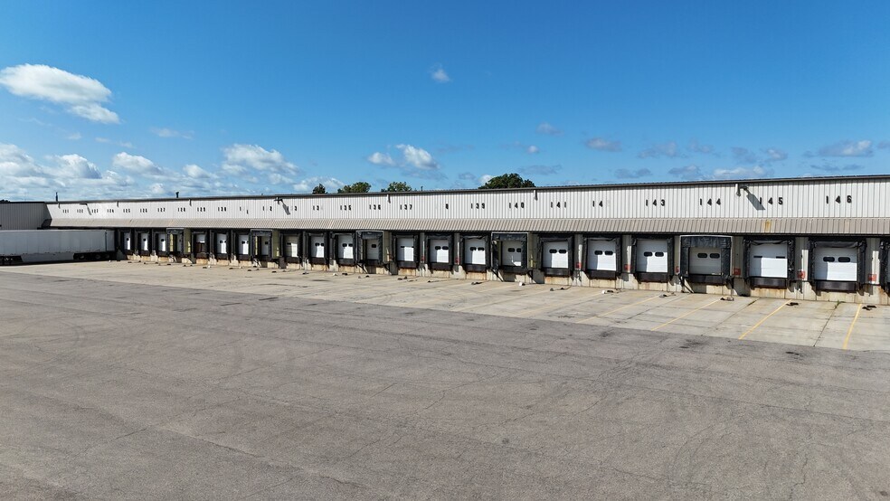 5542 W Grand River Ave, Lansing, MI à vendre - Photo du bâtiment - Image 3 de 5