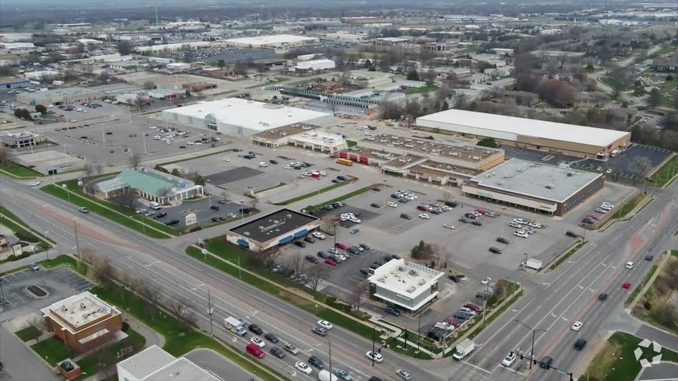 2000-2016 E Santa Fe St, Olathe, KS à vendre - Vidéo réalisée avec un drone - Image 2 de 6