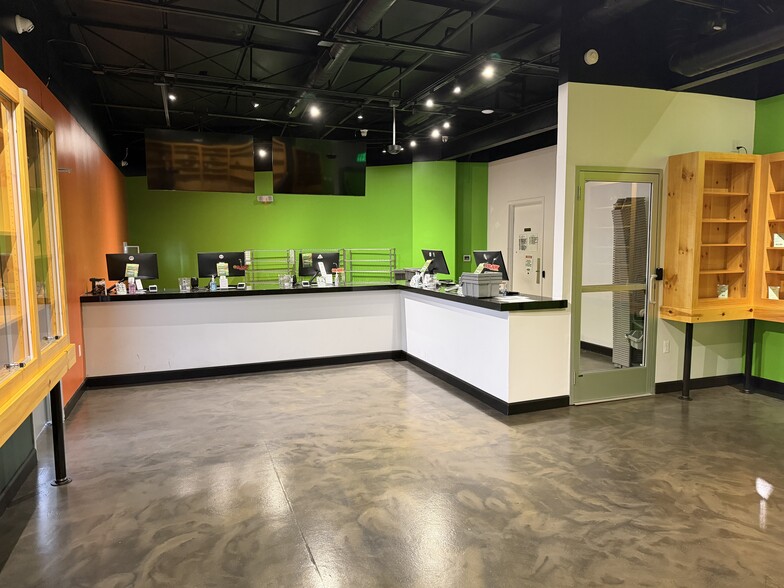 32767 Woodward Ave, Royal Oak, MI for lease - Building Photo - Image 2 of 8