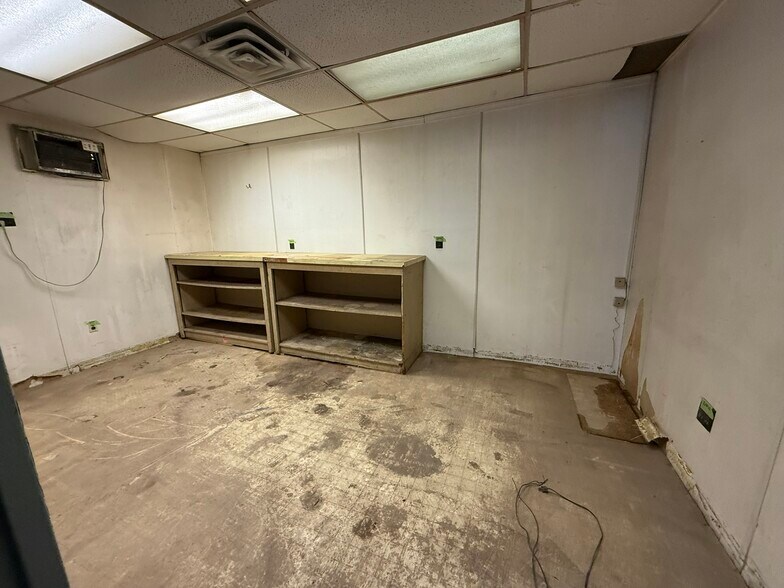 73 Neale Rd, Vienna, WV à louer - Photo du bâtiment - Image 3 de 20