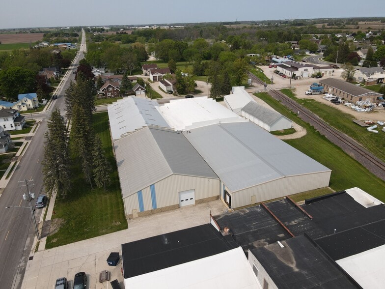 217 N 10th St, Oostburg, WI for lease - Building Photo - Image 1 of 3
