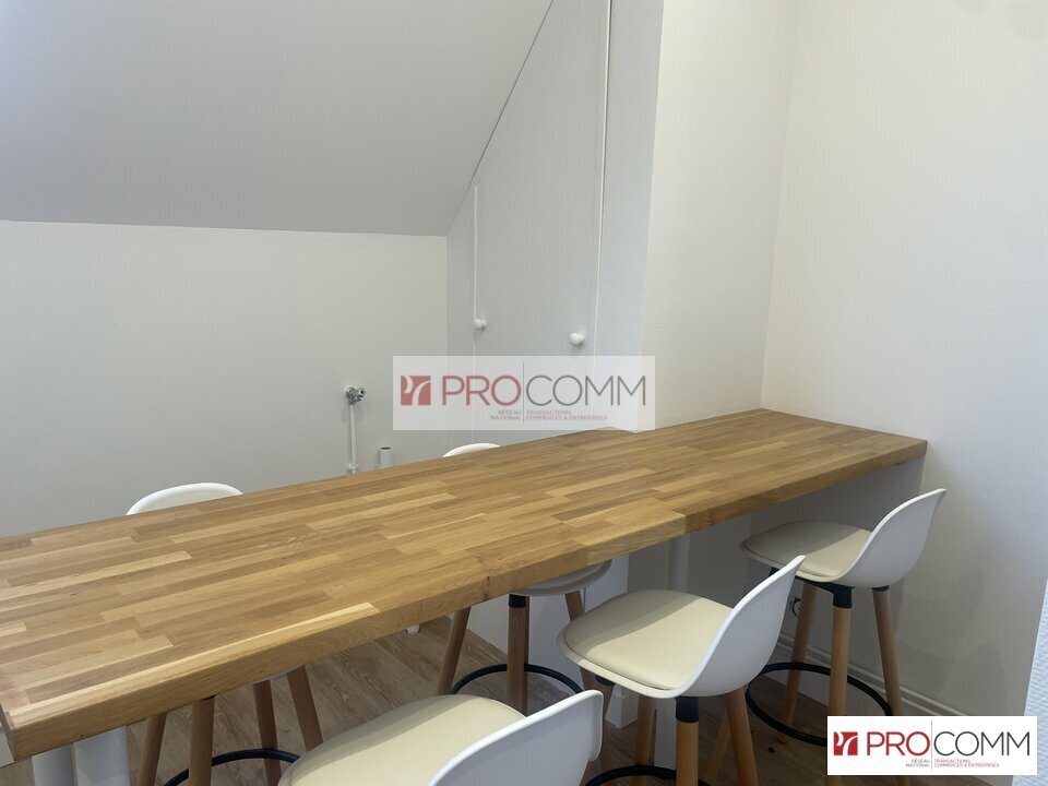 Office in Luisant for lease Interior Photo- Image 1 of 12