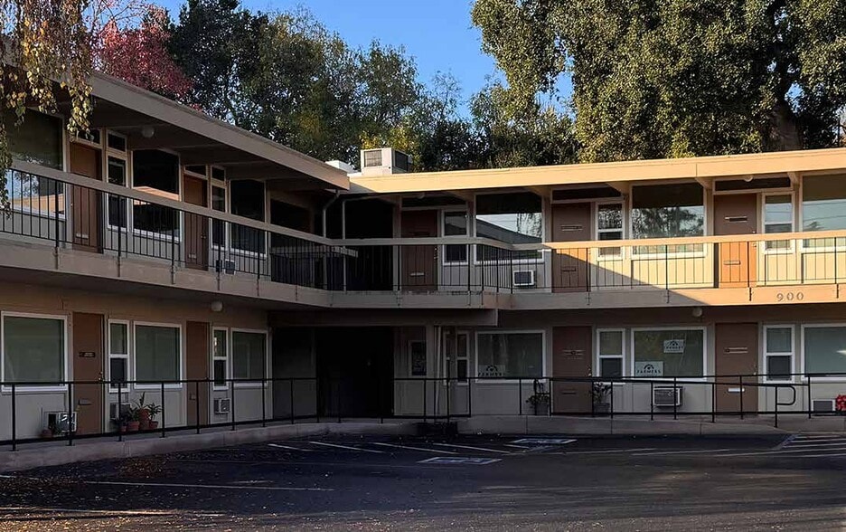 900 N San Antonio Rd, Los Altos, CA for lease - Building Photo - Image 2 of 4