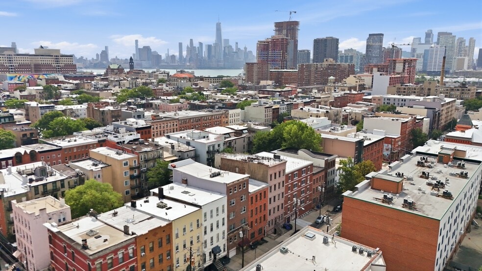 227 Clinton St, Hoboken, NJ à vendre - Photo du bâtiment - Image 3 de 46