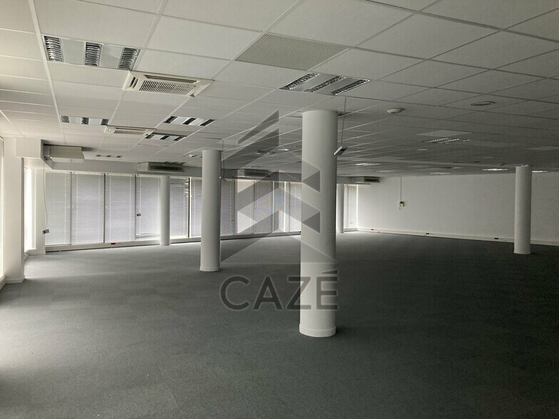 Office in Lormont for lease - Interior Photo - Image 2 of 5