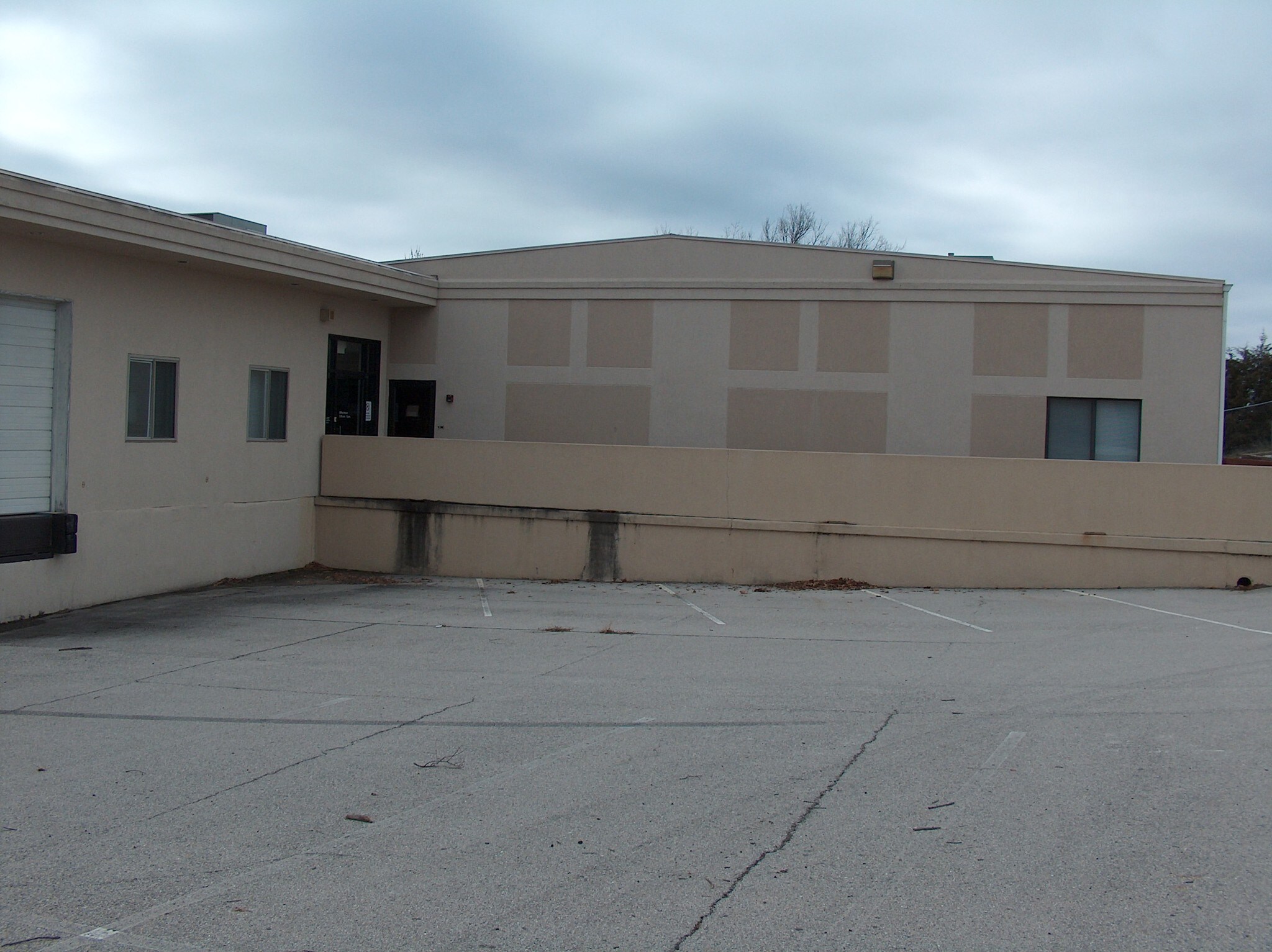 2217 Saint Marys Blvd, Jefferson City, MO for lease Building Photo- Image 1 of 2