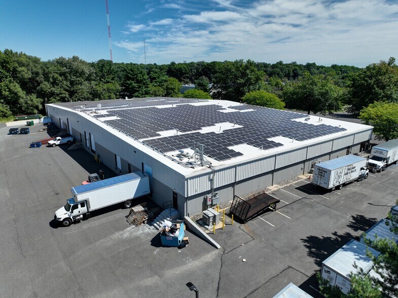 97 Foster Rd, Moorestown, NJ for lease - Building Photo - Image 2 of 2