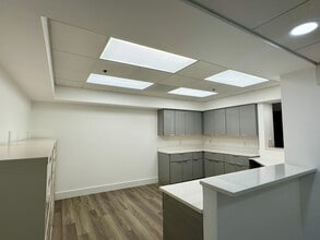 700 2nd Ave N, Naples, FL for lease Interior Photo- Image 2 of 13