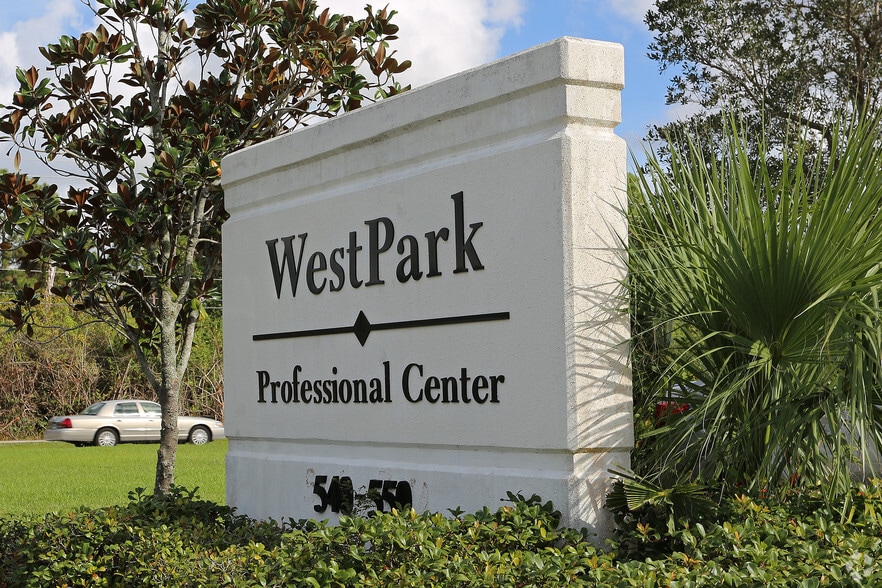 540 NW University, Port Saint Lucie, FL à vendre - Photo du bâtiment - Image 2 de 148