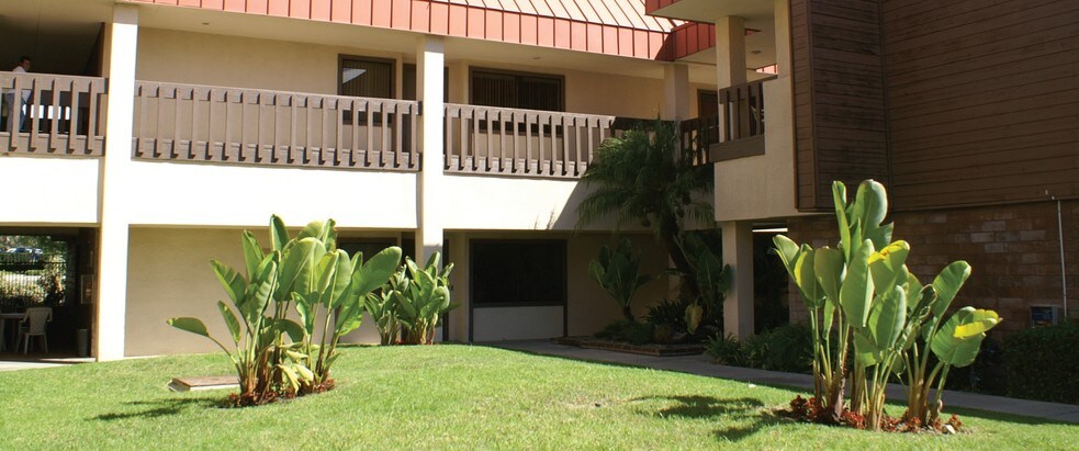 22921-22941 Triton Way, Laguna Hills, CA à louer - Photo du bâtiment - Image 2 de 4