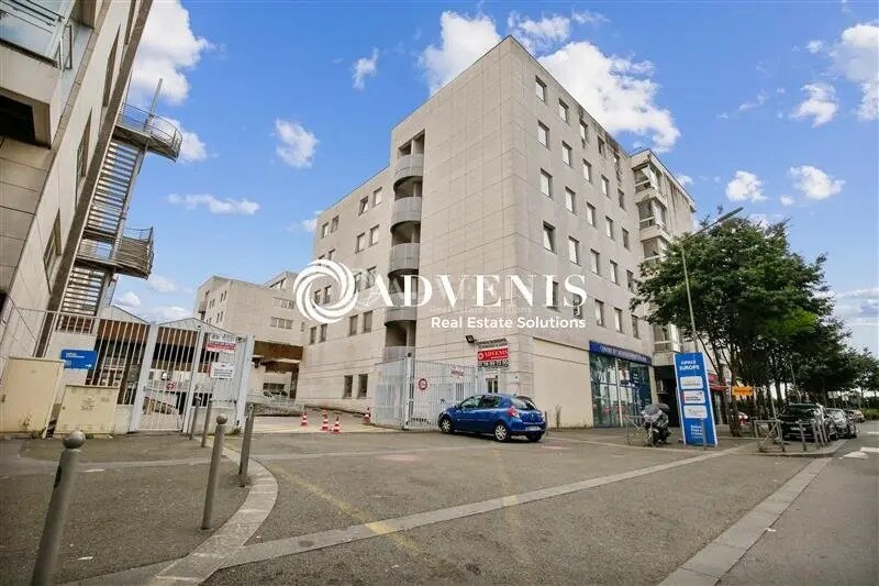 Bureau dans Garges-lès-Gonesse à louer - Photo du bâtiment - Image 1 de 3