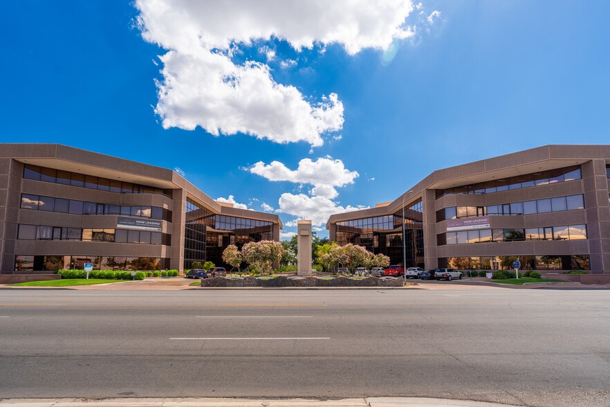 2001 W Camelback Rd, Phoenix, AZ for lease - Building Photo - Image 2 of 5